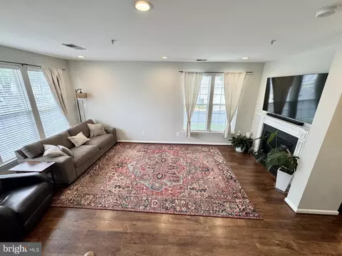 Living - 43048 Zander Ter, Ashburn, VA 20147 photo 3 of 3
