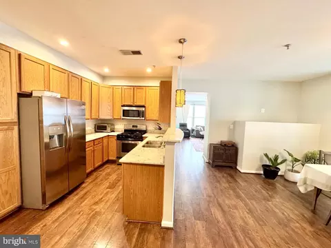 Kitchen - 43048 Zander Ter, Ashburn, VA 20147 photo 2 of 2