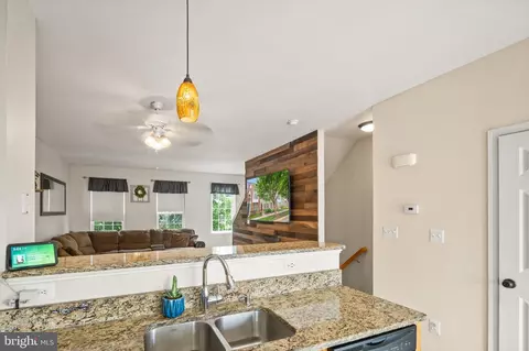 42927 Mccomas Ter, Chantilly, VA 20152 photo 17