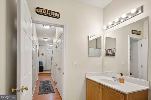 42927 Mccomas Ter, Chantilly, VA 20152 photo 12
