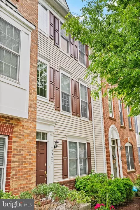 42927 Mccomas Ter, Chantilly, VA 20152 photo 2
