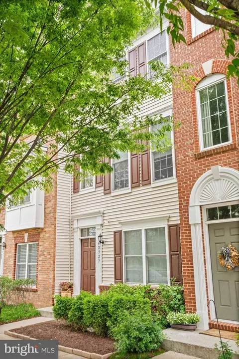 42927 Mccomas Ter, Chantilly, VA 20152