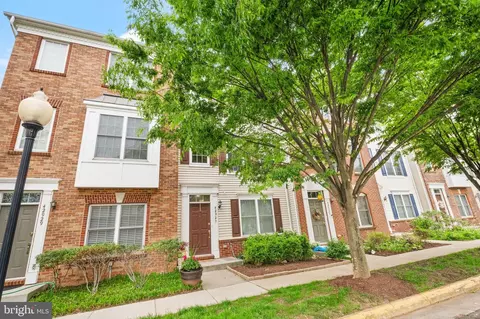 42927 Mccomas Ter, Chantilly, VA 20152 photo 4