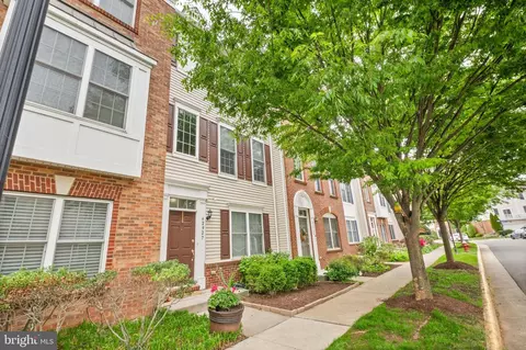 42927 Mccomas Ter, Chantilly, VA 20152 photo 3