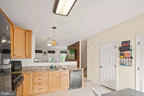 42927 Mccomas Ter, Chantilly, VA 20152 photo 19