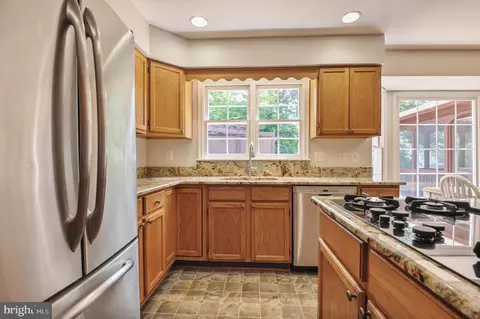 20874 Yellowbloom Ct, Ashburn, VA 20147 photo 11