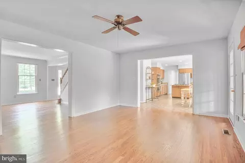 20874 Yellowbloom Ct, Ashburn, VA 20147 photo 8