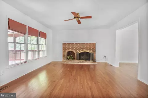 20874 Yellowbloom Ct, Ashburn, VA 20147 photo 9