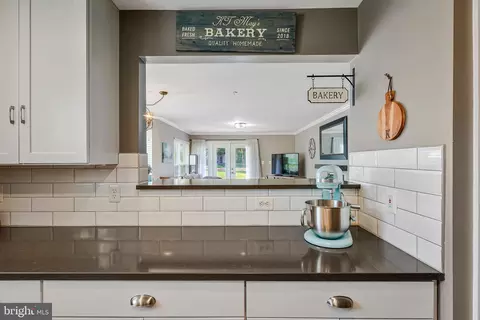 Kitchen - 20605 Cornstalk Ter #101, Ashburn, VA 20147 photo 6 of 6