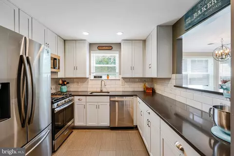 Kitchen - 20605 Cornstalk Ter #101, Ashburn, VA 20147 photo 3 of 6