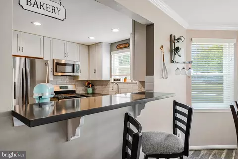 Kitchen - 20605 Cornstalk Ter #101, Ashburn, VA 20147 photo 2 of 6