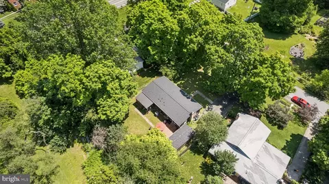 View/Area - 20 S James St, Hamilton, VA 20158 photo 4 of 5