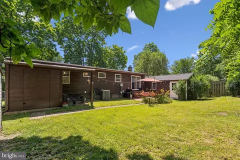 Exterior - 20 S James St, Hamilton, VA 20158 photo 6 of 8