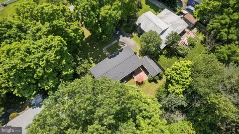 View/Area - 20 S James St, Hamilton, VA 20158 photo 2 of 5