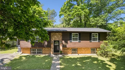 Exterior - 20 S James St, Hamilton, VA 20158 photo 2 of 8