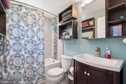 Bath - 20 S James St, Hamilton, VA 20158 photo 2 of 2