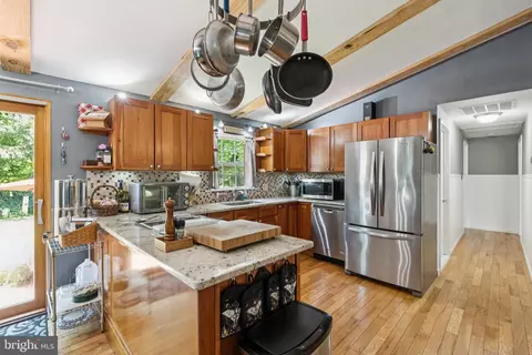 Kitchen - 20 S James St, Hamilton, VA 20158 photo 2 of 3