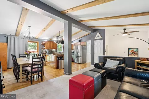Entry Way - 20 S James St, Hamilton, VA 20158 photo 4 of 7