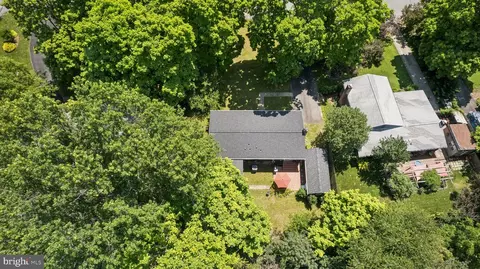 View/Area - 20 S James St, Hamilton, VA 20158 photo 3 of 5