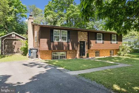 Exterior - 20 S James St, Hamilton, VA 20158 photo 7 of 8