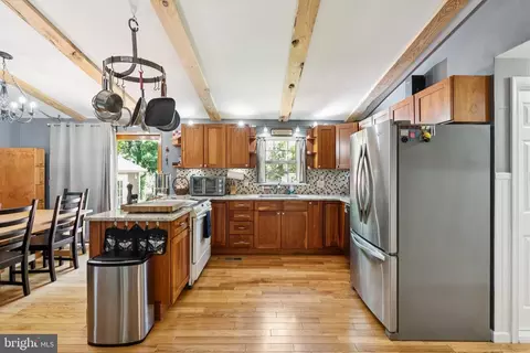 Entry Way - 20 S James St, Hamilton, VA 20158 photo 1 of 7
