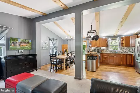 Entry Way - 20 S James St, Hamilton, VA 20158 photo 3 of 7