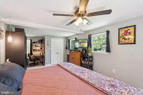 Bedroom - 20 S James St, Hamilton, VA 20158 photo 3 of 6