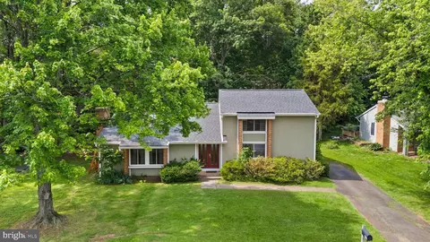 402 Sugarland Run Dr, Sterling, VA 20164