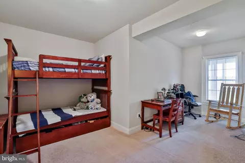 Bedroom - 17567 Tobermory Pl, Leesburg, VA 20175 photo 13 of 15