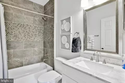 Bath - 17567 Tobermory Pl, Leesburg, VA 20175 photo 6 of 8