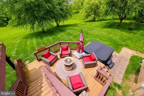 Exterior - 17567 Tobermory Pl, Leesburg, VA 20175 photo 10 of 11