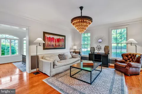 Living - 17567 Tobermory Pl, Leesburg, VA 20175 photo 2 of 5