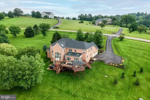 View/Area - 17567 Tobermory Pl, Leesburg, VA 20175 photo 3 of 8
