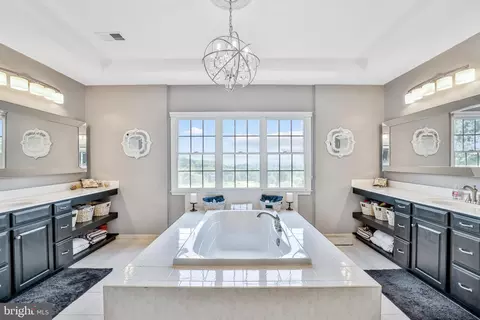 Bath - 17567 Tobermory Pl, Leesburg, VA 20175 photo 3 of 8