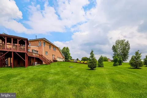 Exterior - 17567 Tobermory Pl, Leesburg, VA 20175 photo 4 of 11