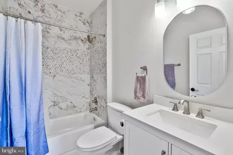 Bath - 17567 Tobermory Pl, Leesburg, VA 20175 photo 5 of 8