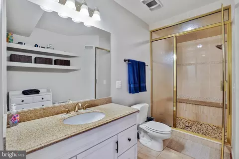 Bath - 17567 Tobermory Pl, Leesburg, VA 20175 photo 8 of 8