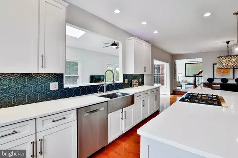 Kitchen - 17567 Tobermory Pl, Leesburg, VA 20175 photo 5 of 6