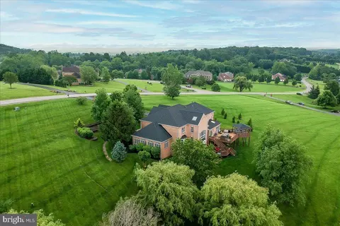 View/Area - 17567 Tobermory Pl, Leesburg, VA 20175 photo 2 of 8