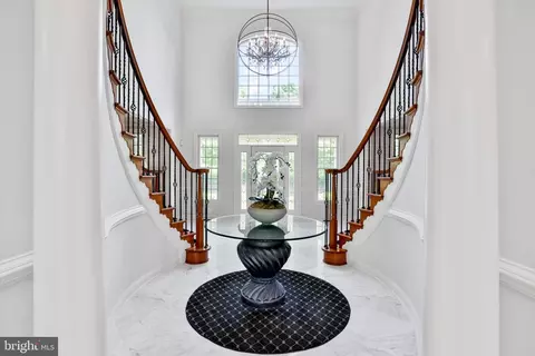 Entry Way - 17567 Tobermory Pl, Leesburg, VA 20175 photo 4 of 8