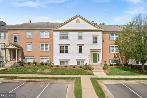 1003 Foxhunt Ter NE #201, Leesburg, VA 20176