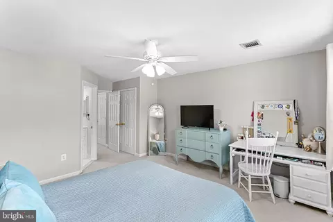 Bedroom - 43251 Brownstone Ct, Ashburn, VA 20147 photo 5 of 10