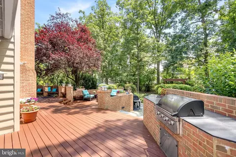 Exterior - 43251 Brownstone Ct, Ashburn, VA 20147 photo 11 of 18