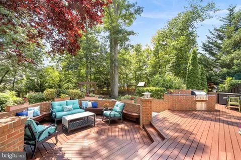 Exterior - 43251 Brownstone Ct, Ashburn, VA 20147 photo 15 of 18