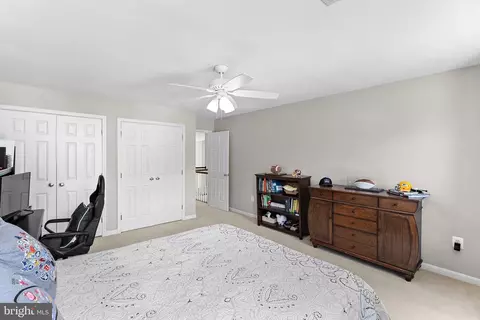 Bedroom - 43251 Brownstone Ct, Ashburn, VA 20147 photo 8 of 10