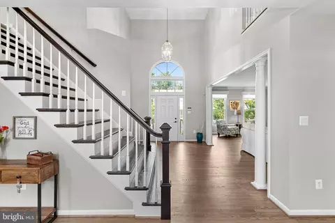 Entry Way - 43251 Brownstone Ct, Ashburn, VA 20147 photo 2 of 10
