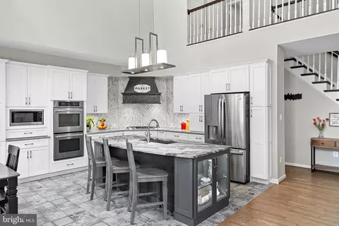 Kitchen - 43251 Brownstone Ct, Ashburn, VA 20147 photo 10 of 10