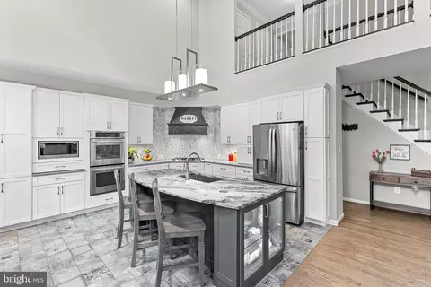 Kitchen - 43251 Brownstone Ct, Ashburn, VA 20147 photo 2 of 10
