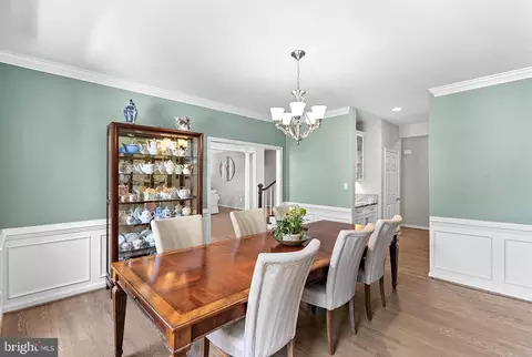 Dining - 43251 Brownstone Ct, Ashburn, VA 20147 photo 4 of 8