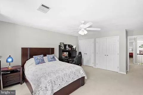 Bedroom - 43251 Brownstone Ct, Ashburn, VA 20147 photo 7 of 10